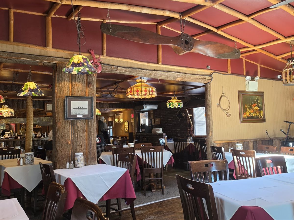 Cap'n Cat Clam Bar
